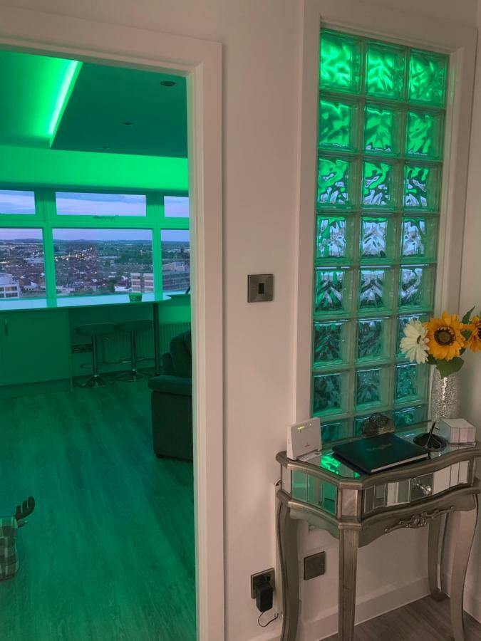 Luxury Panoramic Balcony Swindon Central المظهر الخارجي الصورة