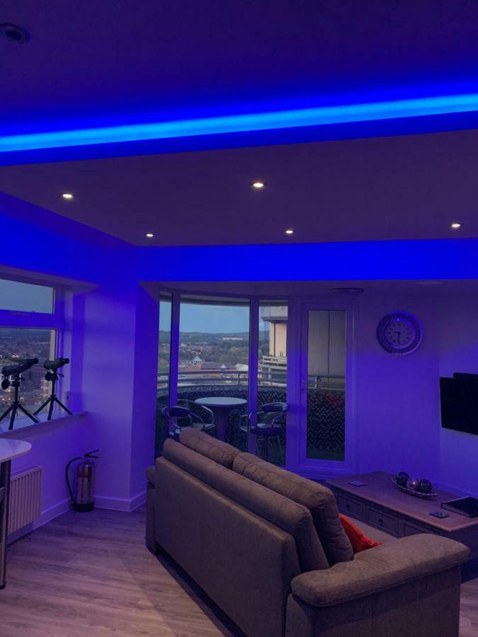 Luxury Panoramic Balcony Swindon Central المظهر الخارجي الصورة